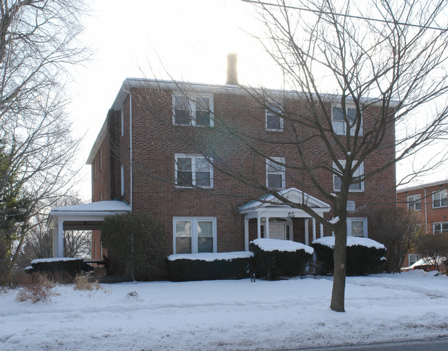 220 E Hamilton Ave in State College, PA - Foto de edificio - Building Photo