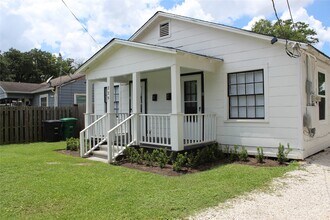 229 Neyland St in Houston, TX - Foto de edificio - Building Photo