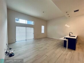 4385 NW 9th St. in Plantation, FL - Building Photo - Building Photo
