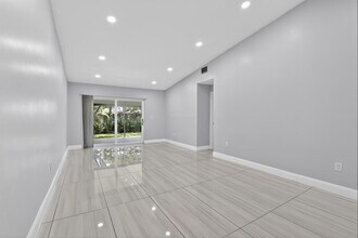 4404 Treasure Cove Dr in Fort Lauderdale, FL - Building Photo - Building Photo