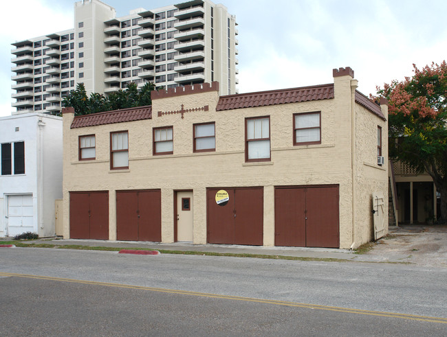 711 Comanche in Corpus Christi, TX - Building Photo - Building Photo