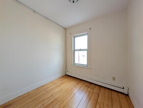 61 Webster Ave, Unit 2L in Somerville, MA - Building Photo - Building Photo