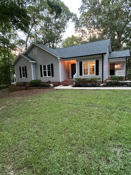 110 Woodland Ridge Dr in Fuquay Varina, NC - Building Photo