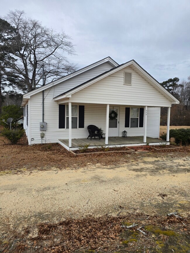 884 Matthews Mill Pond Rd in Angier, NC - Foto de edificio - Building Photo