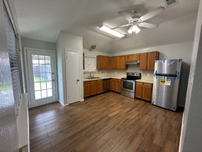 317 Shea St in Garland, TX - Foto de edificio - Building Photo