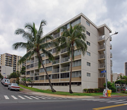 Candlewood in Honolulu, HI - Building Photo - Building Photo