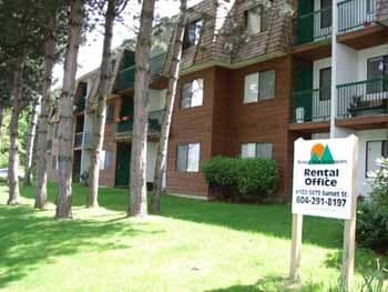 Sunset Park Apartments in Burnaby, BC - Building Photo