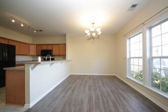 2120 Highland Gate Dr in Cumming, GA - Building Photo - Building Photo