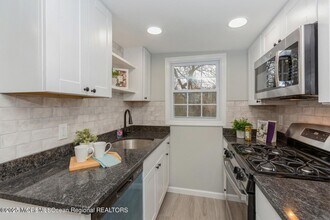 184 S Park Ave in Hazlet, NJ - Foto de edificio - Building Photo
