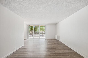 2225 Buchtel Blvd, Unit 208 in Denver, CO - Building Photo