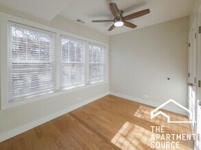 2020 W Ainslie St, Unit 1 in Chicago, IL - Building Photo - Building Photo