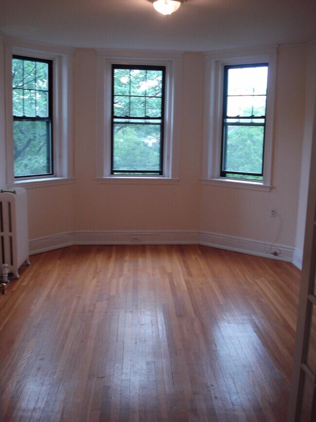 384 Riverway, Unit 1L in Boston, MA - Building Photo - Building Photo