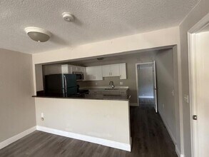 400 Metcalf Ct, Unit 424 in West Palm Beach, FL - Building Photo - Building Photo