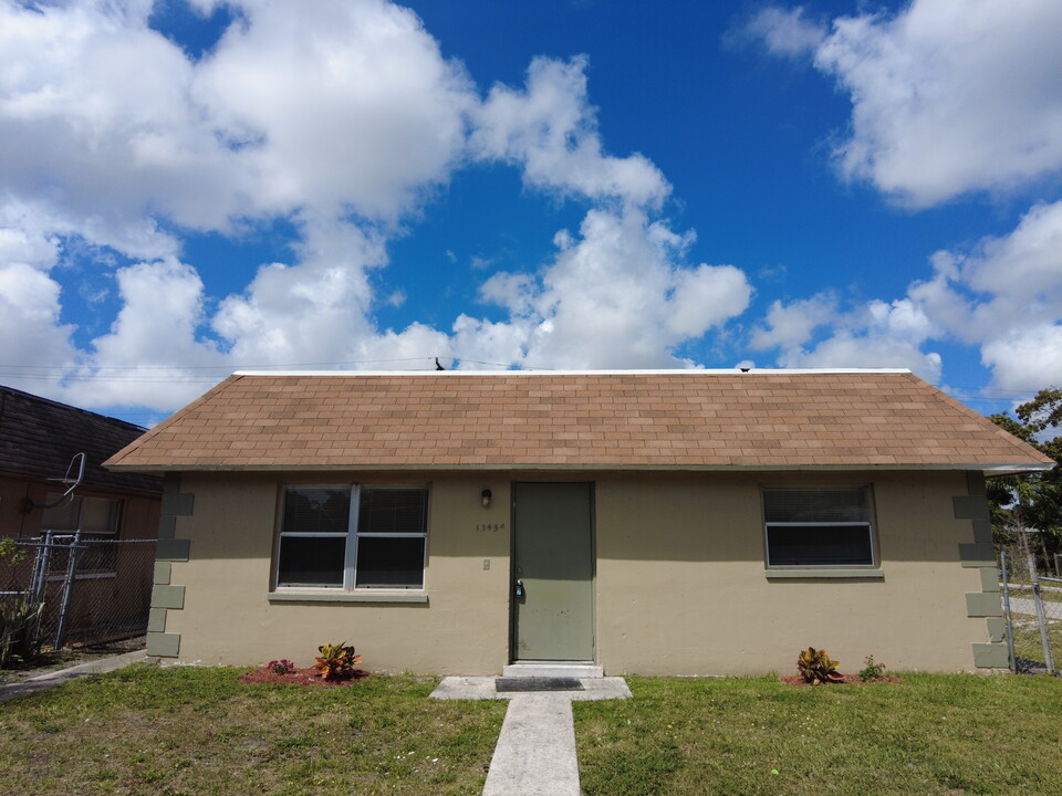 1345 NW 8th Ave in Fort Lauderdale, FL - Foto de edificio