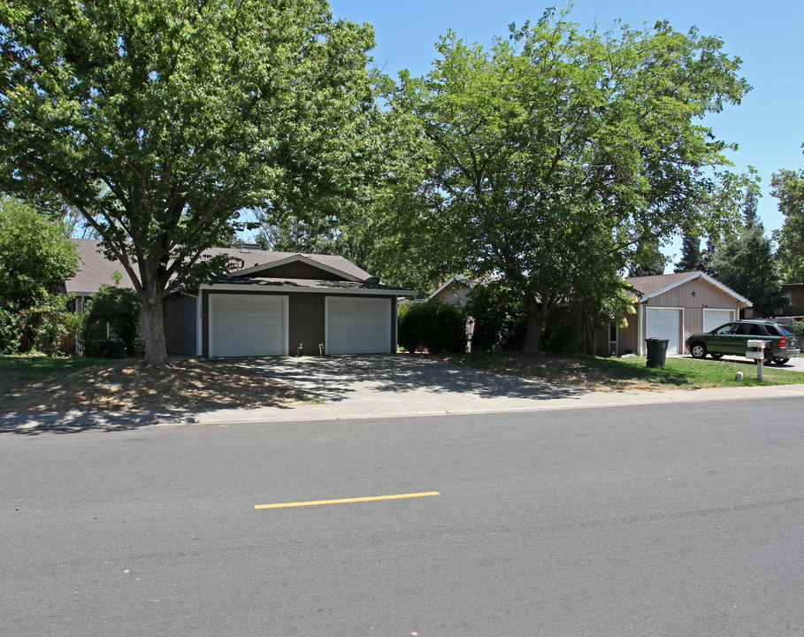 3433-3439 Viking Dr in Sacramento, CA - Foto de edificio