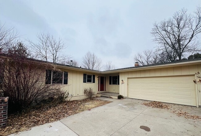 5 Buena Dr in Iowa City, IA - Building Photo - Building Photo