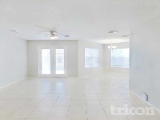 4827 Fern Lake in San Antonio, TX - Foto de edificio - Building Photo