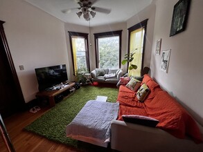 2247 W Giddings St, Unit 1 in Chicago, IL - Foto de edificio - Building Photo