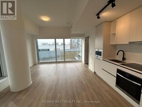 10 Graphophone Grv in Toronto, ON - Building Photo - Building Photo