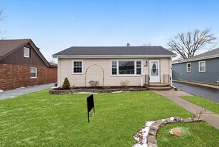 7318 113th St in Worth, IL - Building Photo