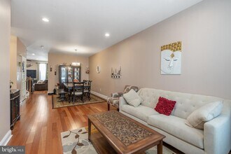 802 Yarrow Cir in Dayton, NJ - Building Photo - Building Photo