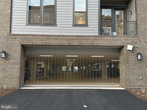 21950 Garganey Ter in Ashburn, VA - Foto de edificio - Building Photo