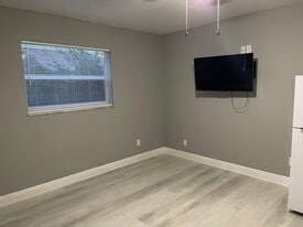 459 SW Byron St in Port St. Lucie, FL - Building Photo