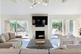 20 Quarty Ct in East Hampton, NY - Building Photo - Building Photo