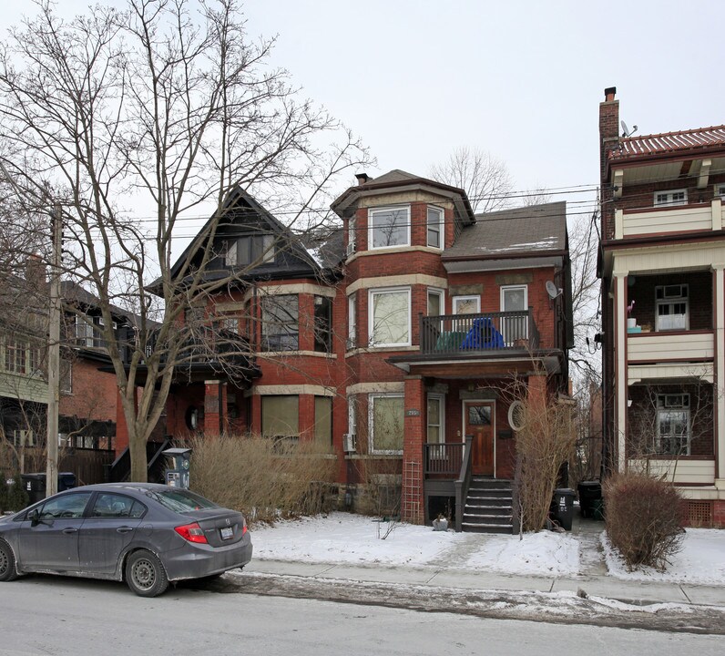 295 St George St in Toronto, ON - Building Photo