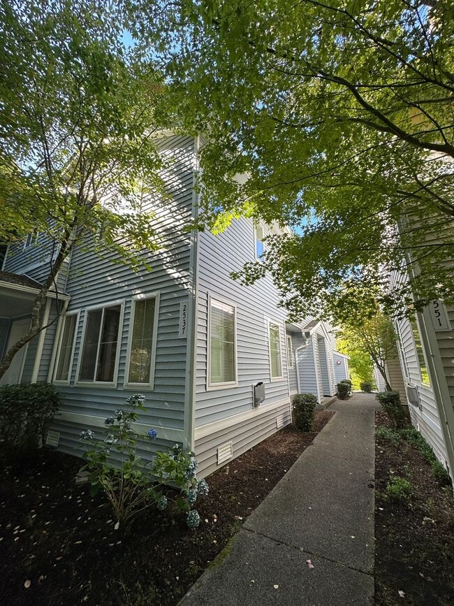 property at 2537 Evans Ct