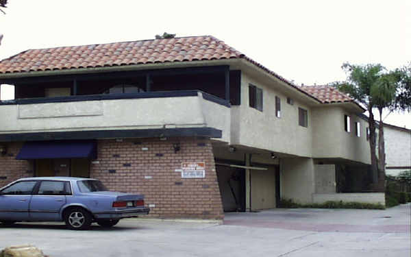 The Elm Street Townhomes in Huntington Beach, CA - Foto de edificio - Building Photo