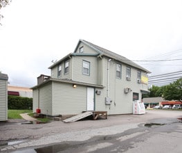 44 Williams Ave in Mystic, CT - Building Photo - Building Photo