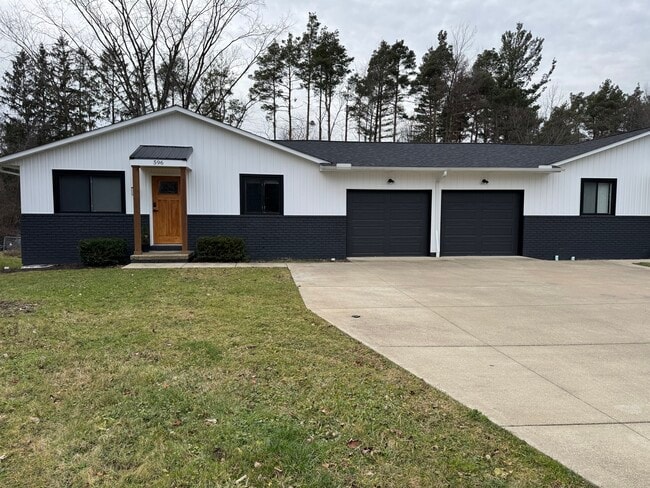 596 W 130th St in Hinckley, OH - Building Photo - Building Photo
