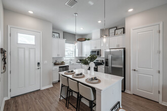 Yardly Ellenton in Palmetto, FL - Building Photo - Building Photo