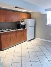 2138 29th St, Unit Studio Apartment in Astoria, NY - Foto de edificio - Building Photo