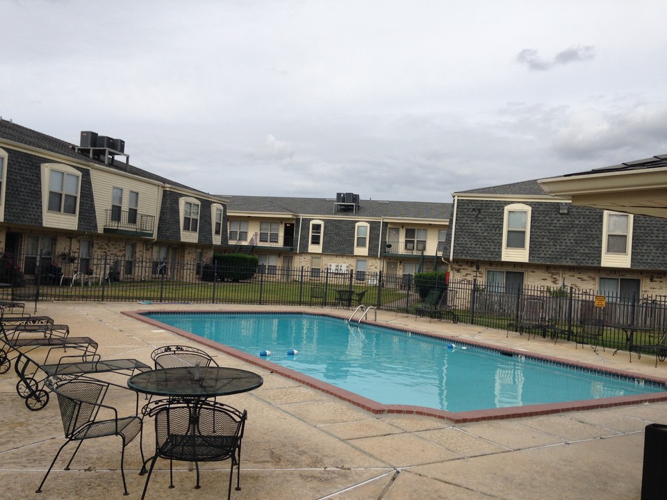 Southland Square Apartments in Houma, LA - Building Photo