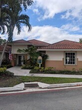 719 NW 92nd Ave in Plantation, FL - Foto de edificio - Building Photo