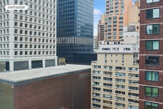 250 E 54th St in New York, NY - Building Photo - Building Photo