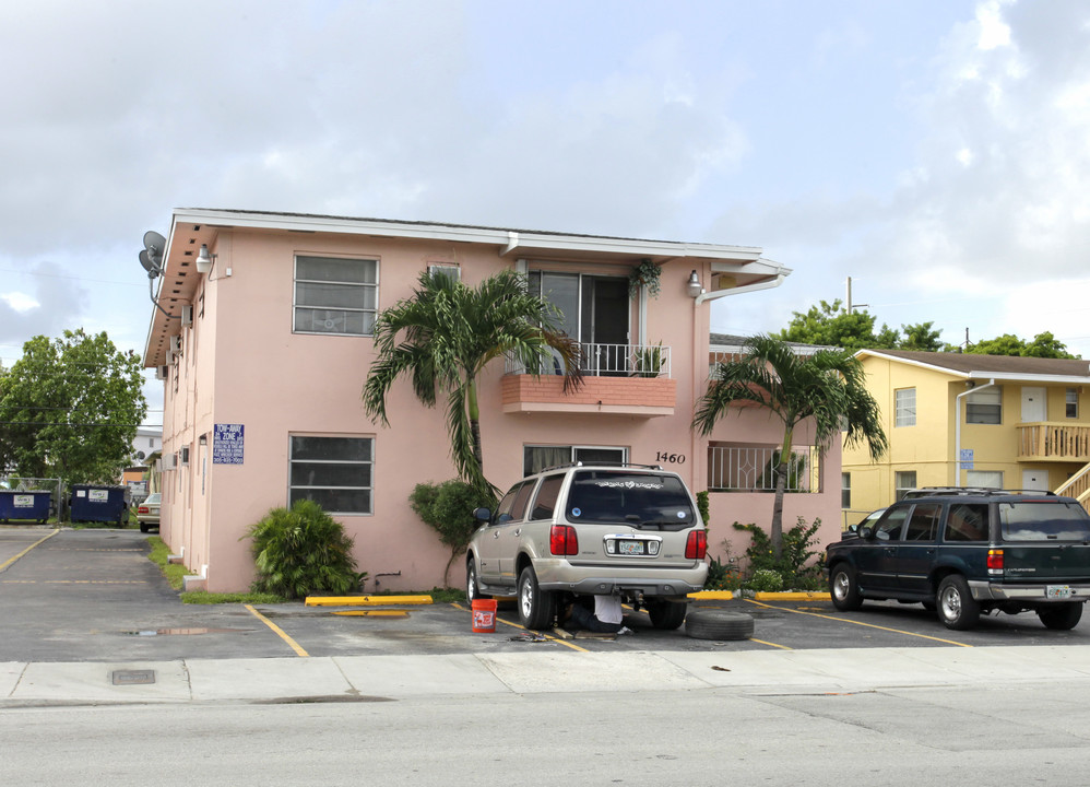 1460 W 29th St in Hialeah, FL - Building Photo