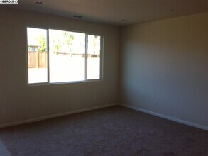 494 Shannon Way in Oakley, CA - Building Photo - Building Photo