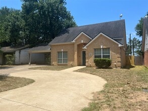 125 Pine St in Prairie View, TX - Building Photo - Building Photo