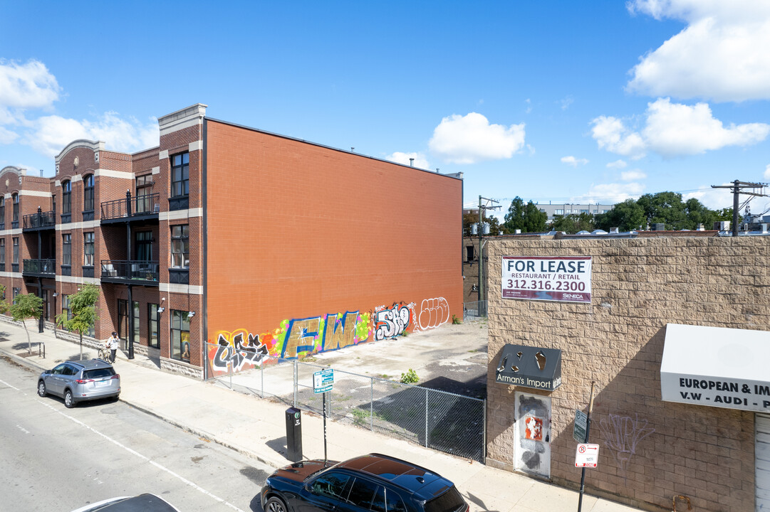 Milwaukee Retail in Chicago, IL - Building Photo