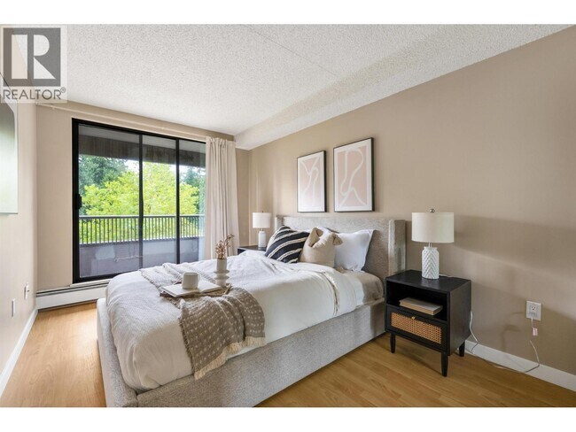 6595 Willingdon Ave in Burnaby, BC - Building Photo - Building Photo