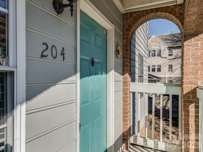 406 W 9th St in Charlotte, NC - Foto de edificio - Building Photo
