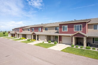 Diamond Field Townhomes in Sioux Falls, SD - Building Photo - Building Photo