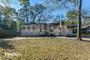 214 Oakwood Dr in Spring, TX - Building Photo