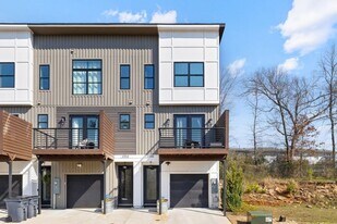 2356 Mason Dr in Atlanta, GA - Building Photo
