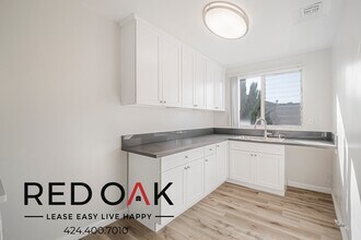 1327 Laurel Ave in West Hollywood, CA - Building Photo - Building Photo