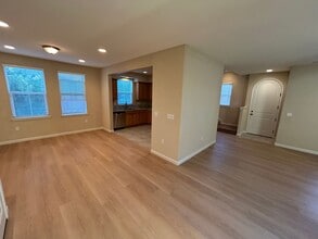 371 Cortona Way in Brentwood, CA - Building Photo - Building Photo