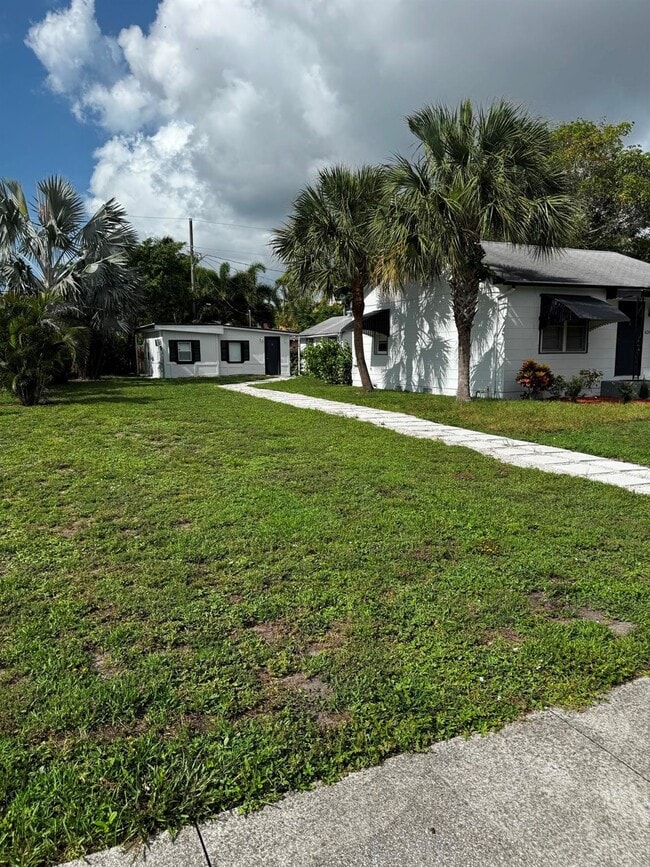 626 37th St in West Palm Beach, FL - Building Photo - Building Photo